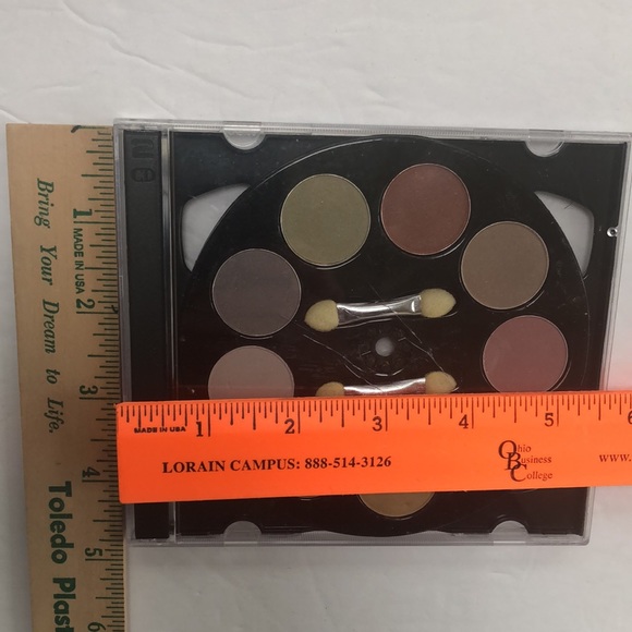Neutral Eye Shadow Palette In CD Case With Mirror NWT - Picture 12 of 12